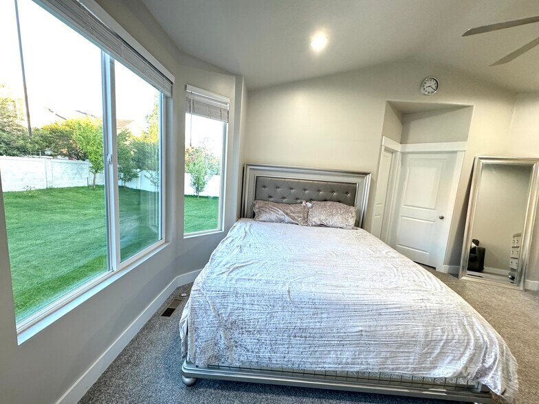 Building Photo - 3288 N 200 W