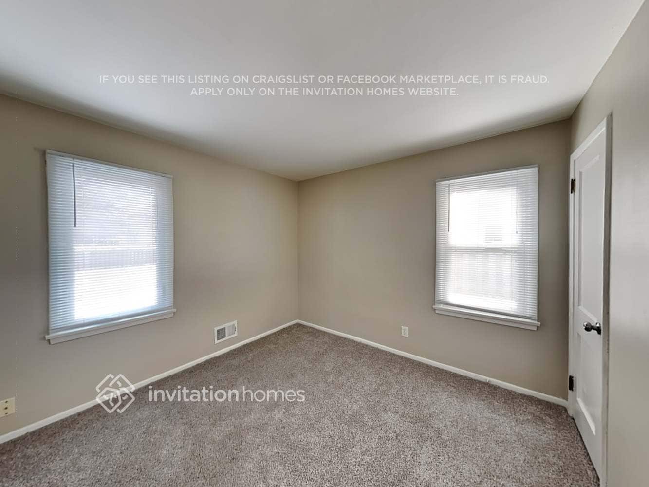 Building Photo - 2944 Albert St N