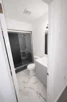 Building Photo - 1605 Common Dr