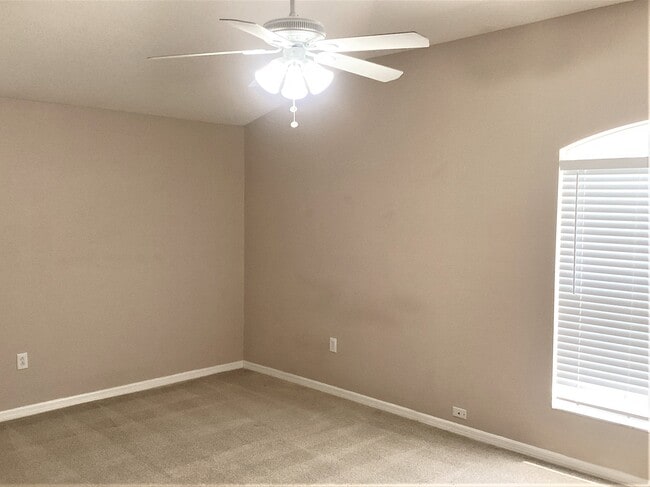 Building Photo - 25008 Hyde Park Boulevard