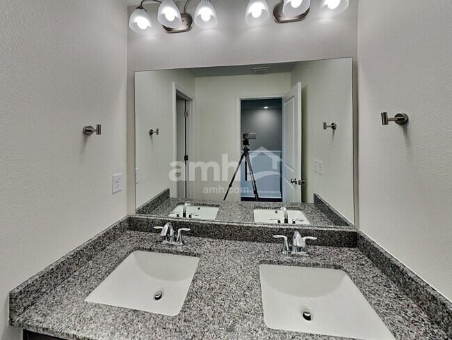 Building Photo - 347 Banyan Frst Dr
