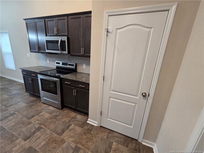 Building Photo - 2044 Stonewash Dr
