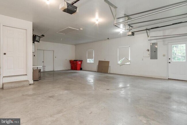 Building Photo - 15529 Dellinger Rd