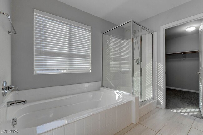 Building Photo - 12847 Slipknot St