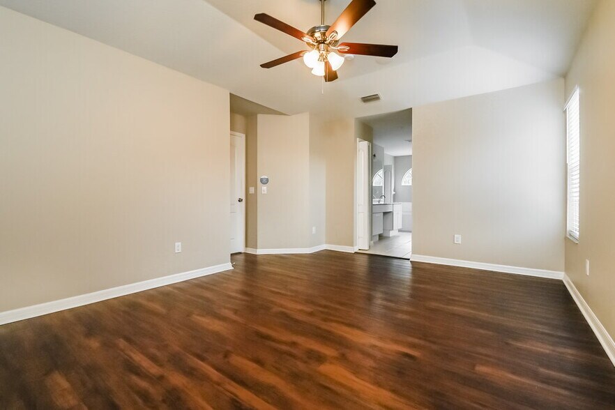 Building Photo - 9826 White Barn Way