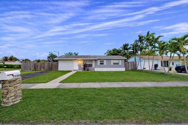 Building Photo - 15305 SW 104th Ave