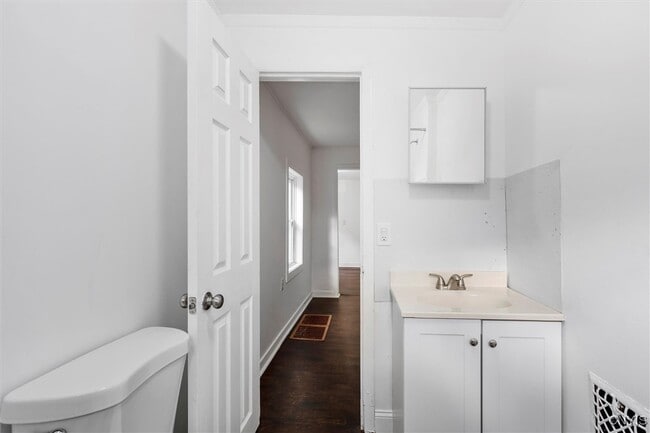 Building Photo - 811 1st N St