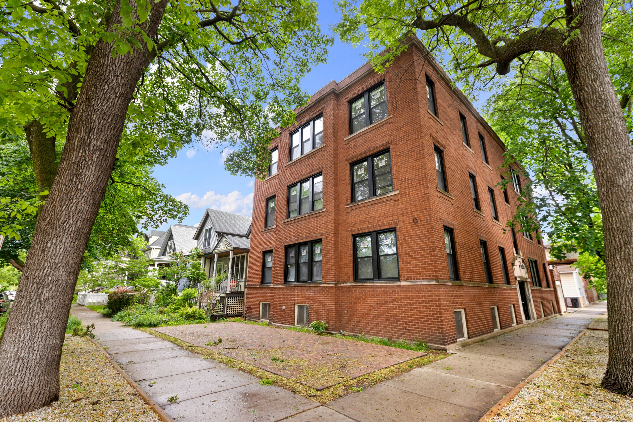 Building Photo - 4636 N Hamilton Ave