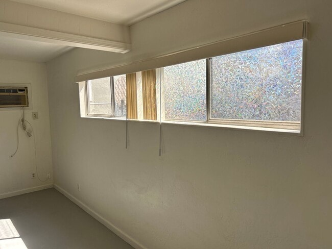 Building Photo - Available Now! Small Studio House