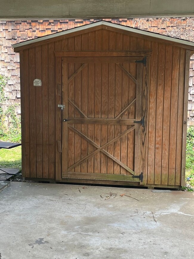 Building Photo - One bedroom in Alton