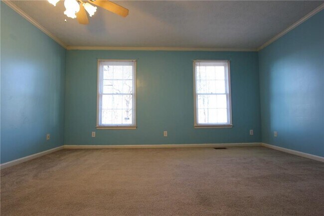 Building Photo - 818 Springlake Rd