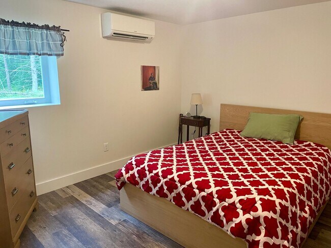 Building Photo - New 3 bed, 3 bath house with in law apt on...