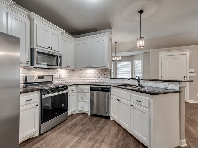 Building Photo - 5800 Campbell Creek Dr