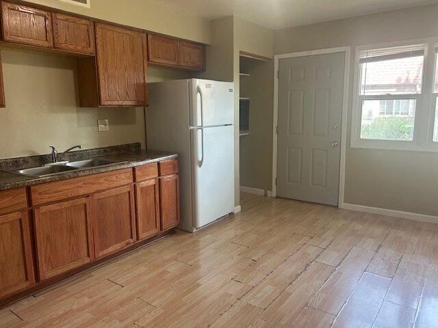Building Photo - 3 bedroom 1.5 bath now available in the Wo...