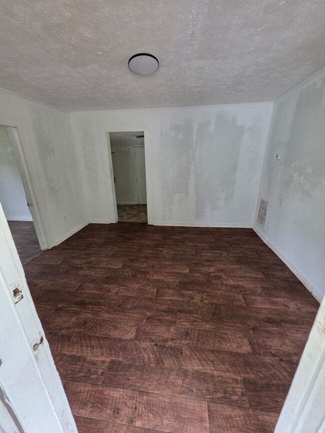 Building Photo - 2BEDROOM 1BATH