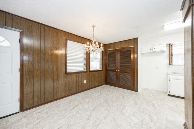 Building Photo - 12114 Tams Dr