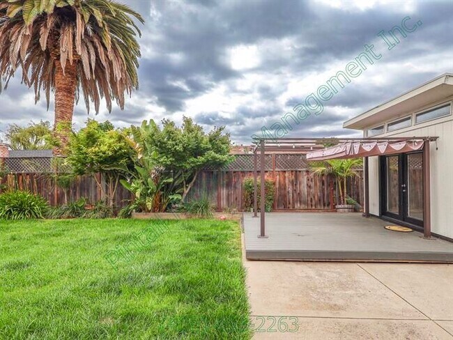 Building Photo - 5950 Cabral Ave