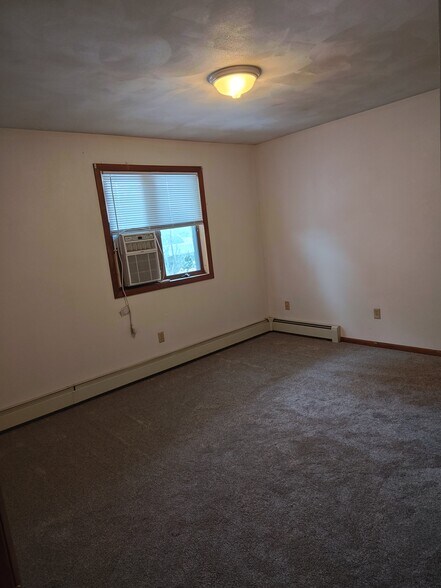 Building Photo - 621 N Rogers Ave