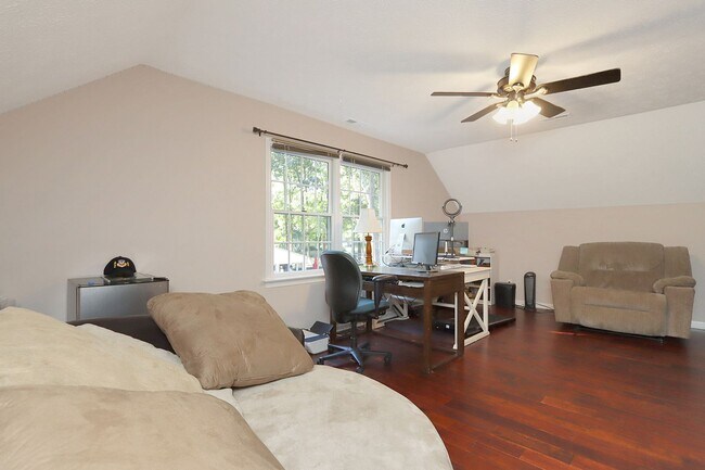 Building Photo - 103 Jonquil Ct
