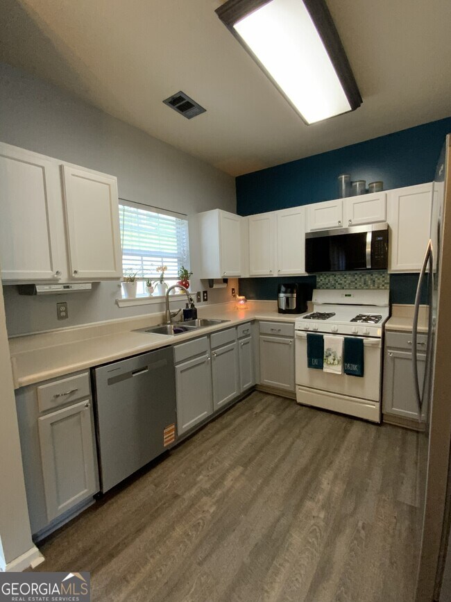 Building Photo - 4734 Autumn Rose Trail