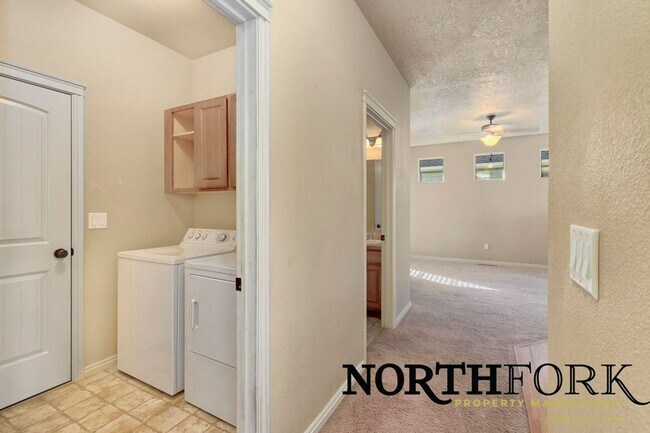 Building Photo - Low Maintenance Craftsman Home in Nampa