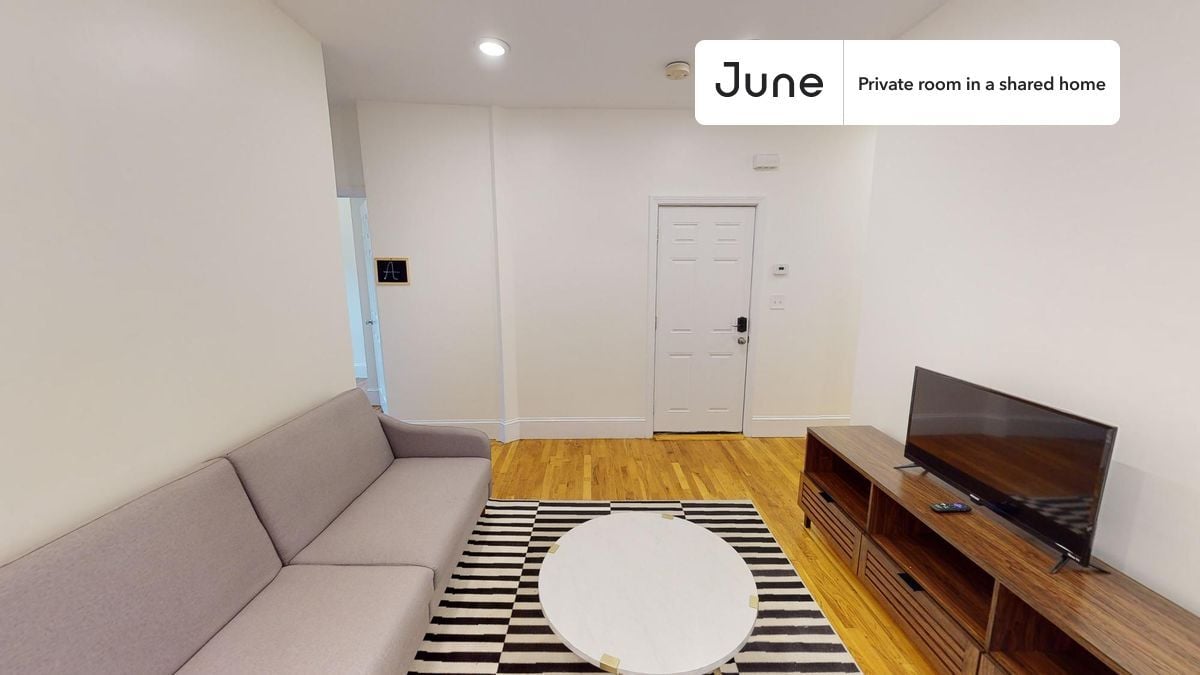 Building Photo - Room in Shared 3 bed/1 bath home