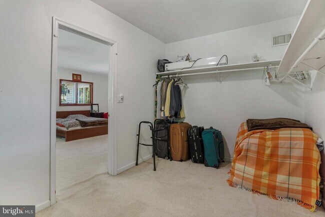 Building Photo - 5135 Summit Dr