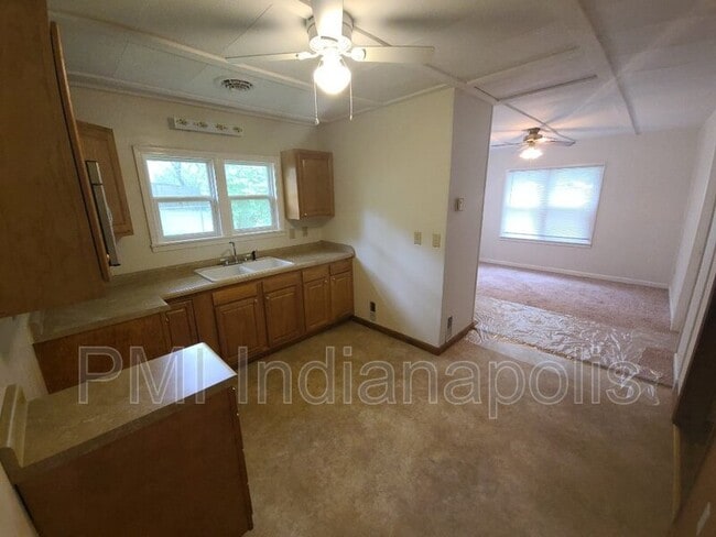 Building Photo - 629 N Willow St