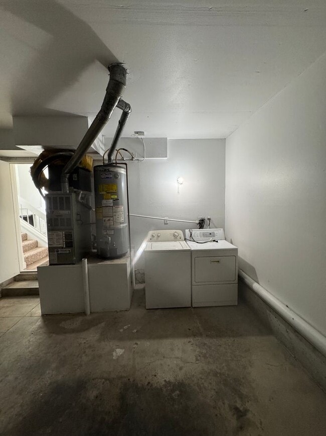 Building Photo - Condo with Amazing Lake View!