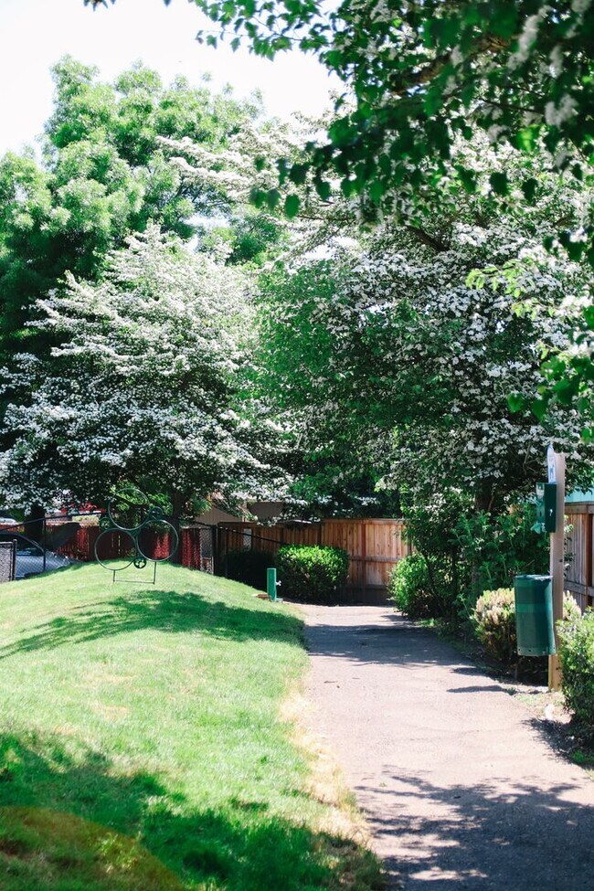 Building Photo - Spacious 3 Bedroom, 2 Bath Apartment with Washer & Dryer, Private Patio & Garage Options!