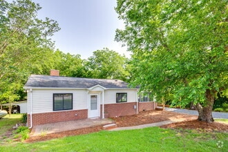 Building Photo - "Newly Renovated 3-Bedroom Retreat with 2 ...