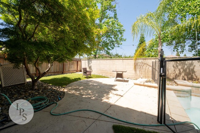 Building Photo - Charming 4BR/2BA Home in the Heart of Clovis Unified!