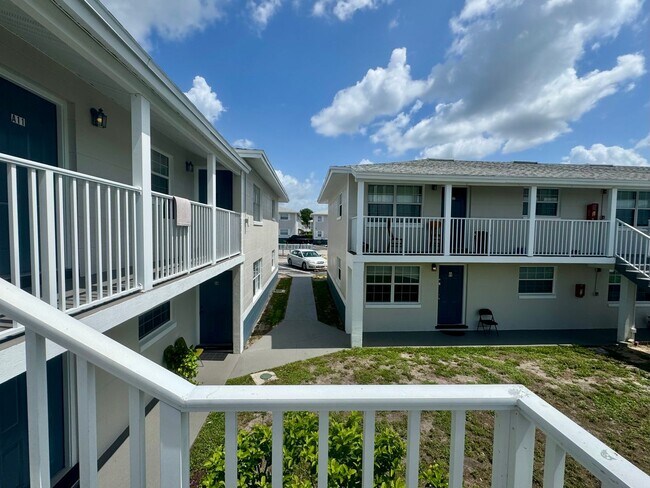 Building Photo - 1 Bed/1 Bath Second Floor Condo in recently renovated apartment community!