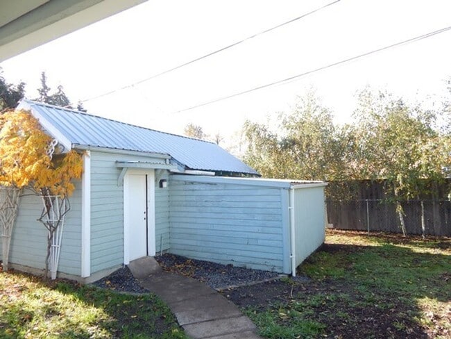 Building Photo - 2Bd/1Ba Single Story Home - Available Soon!