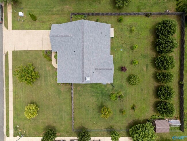 Building Photo - 108 Landings Way Dr