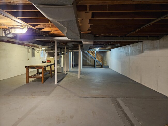 Building Photo - 7604 Shady Ln