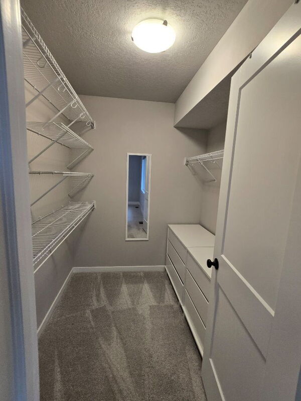 Building Photo - 300 SE Red Fern Dr