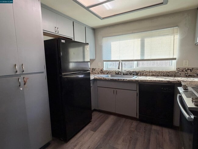 Building Photo - 2406 White Birch Dr