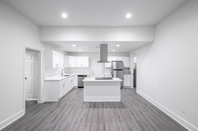 Building Photo - Timeless Elegance with Modern Upgrades – Stunning 3-Bedroom Little Rock Home!