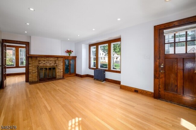 Building Photo - 160 Clairmont Terrace