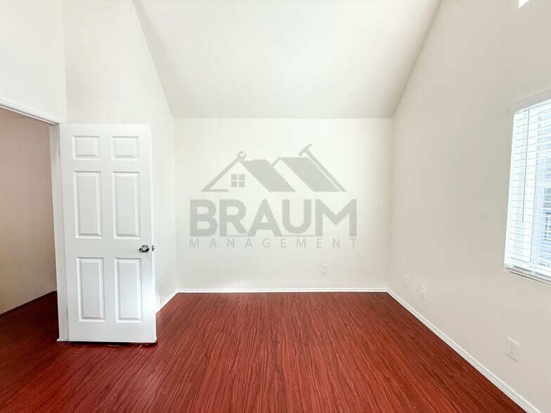 Building Photo - 14257 Friar St