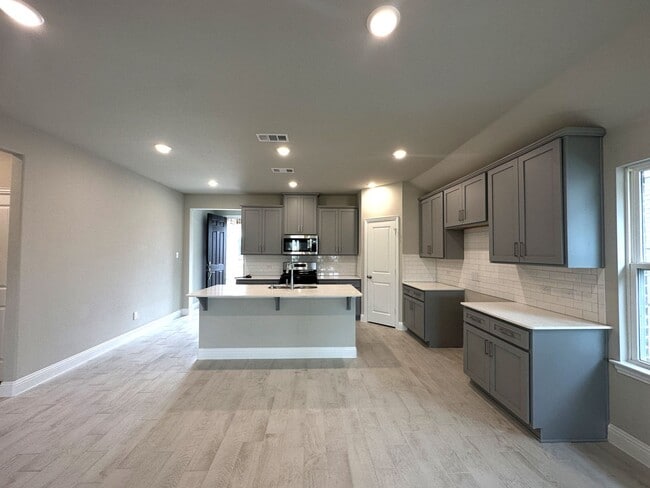 Building Photo - LAGOON Community, like new house.