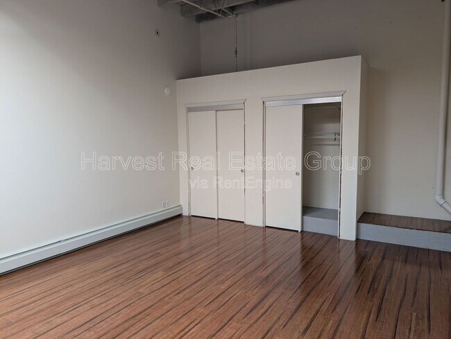 Building Photo - 1018 4th Ave