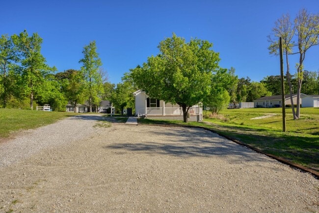 Building Photo - 515 Peru Rd