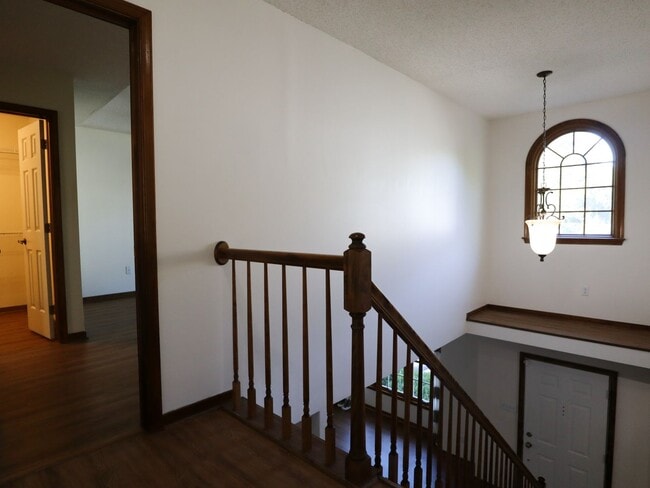 Building Photo - 4-Bedroom Home on Quiet Cul-de-Sac - Must See