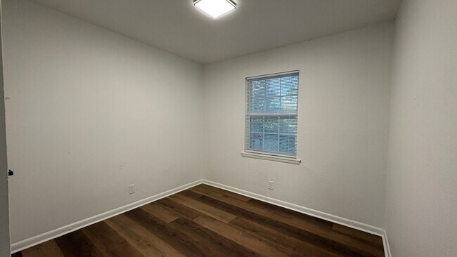 Building Photo - 14 Clement Dr