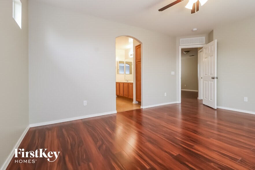 Building Photo - 22395 W Solano Dr