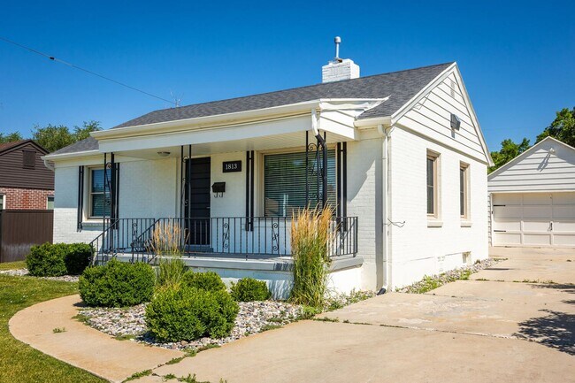 Building Photo - Updated and Bright Home with Yard