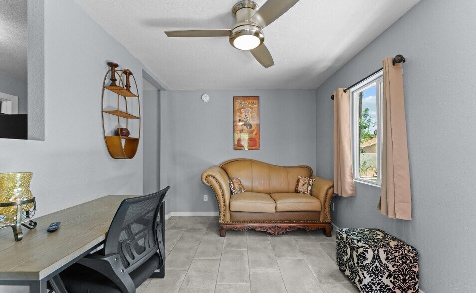 Building Photo - 496 W Mohave St
