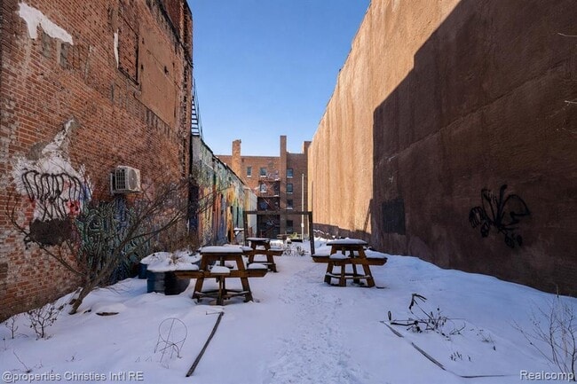 Building Photo - 35 N Saginaw St